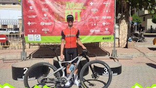 Juan gonzalez y lucia navarro vencedores en btt de elche de la sierra.