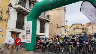 Pedro jesus e irene marti vencedores en la btt yeste 2023.