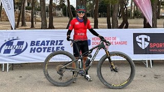 Lucia navarro y plamen mitkov vencedores en tobarra btt 2024.