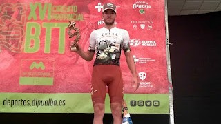 Lucia navarro y oscar carrasco vencedores en la btt de bonete 2023.