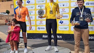 Lucia navarro y juan gonzalez vencedores en la btt lietor 2024.